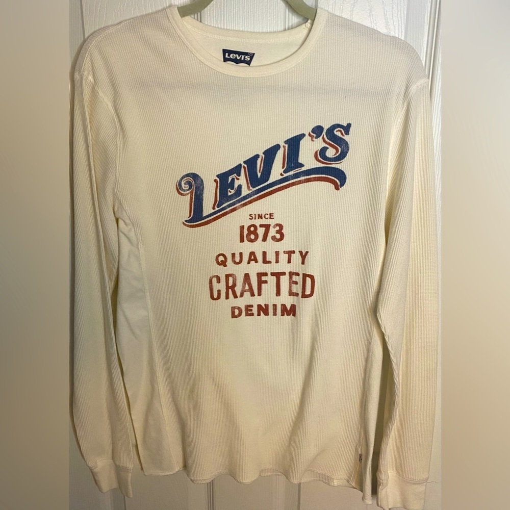 Levi’s Cream Long Sleeve Henley w/ Levi’s Graphic - Picture 1 of 4